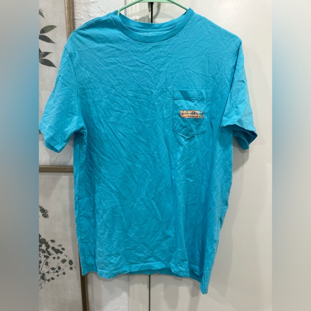 This is a bright blue vineyard vines tee.